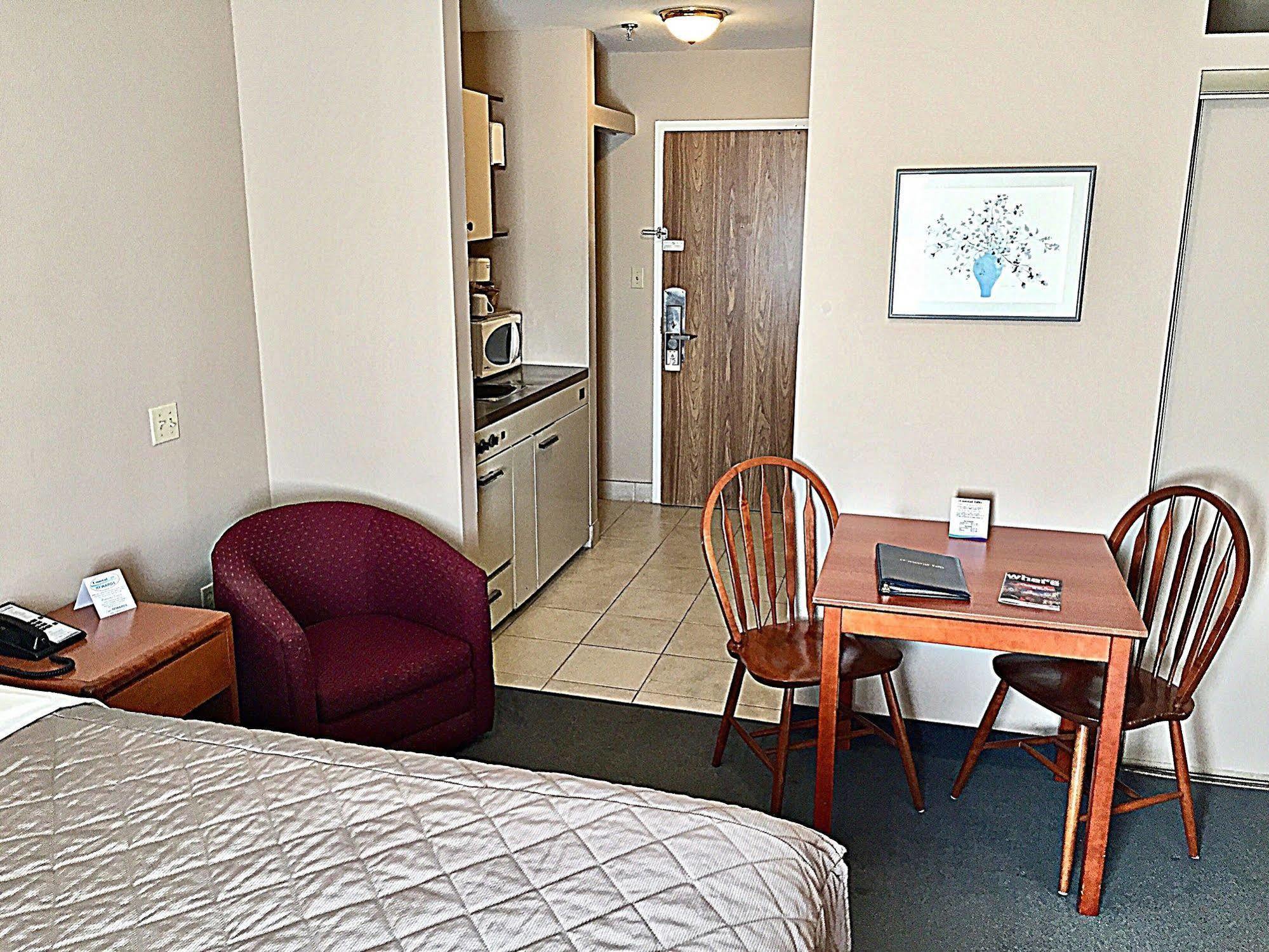 Hotel Coastal Dartmouth